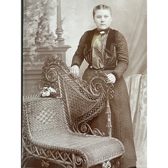 Antique Photo Cabinet Early 1900s Card Well Dressed Young Lady Mally Chicago IL - Picture 2 of 8